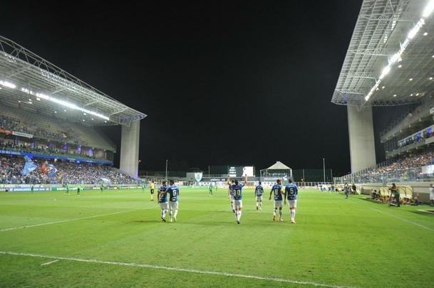 Com gols de Thiago Neves, Arrascaeta e Ded, Cruzeiro goleou a Chapecoense por 3 a 0