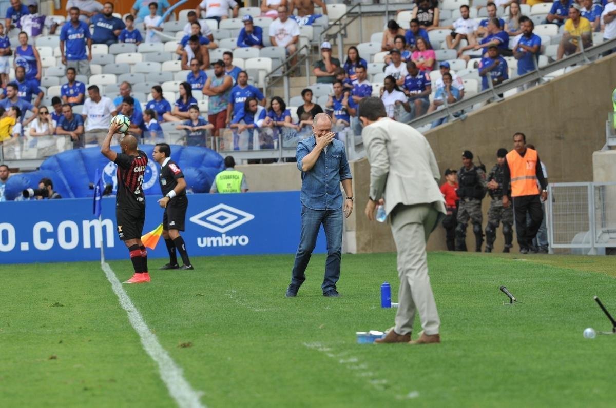 Fotos do jogo entre Cruzeiro e Atltico-PR, no Mineiro, pela 32 rodada do Brasileiro