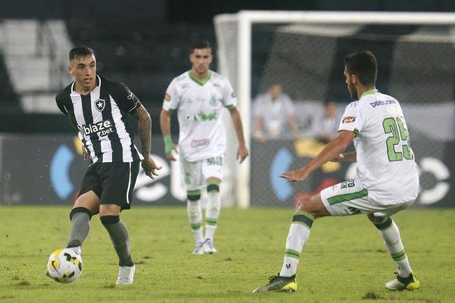Fotos da partida entre Botafogo e Amrica, pelo duelo de volta das oitavas de final da Copa do Brasil. Jogo foi realizado nesta quinta-feira (14), no estdio Nilton Santos, na cidade do Rio de Janeiro.