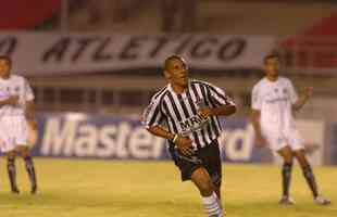 Uslei - O atacante estreou como titular pelo Atltico no Campeonato Brasileiro de 2005, contra o Santos, no Mineiro. Ele marcou o segundo gol da vitria por 3 a 0.