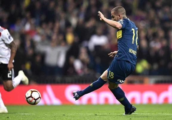 Boca Juniors abriu vantagem no primeiro tempo, com gol de Benedetto
