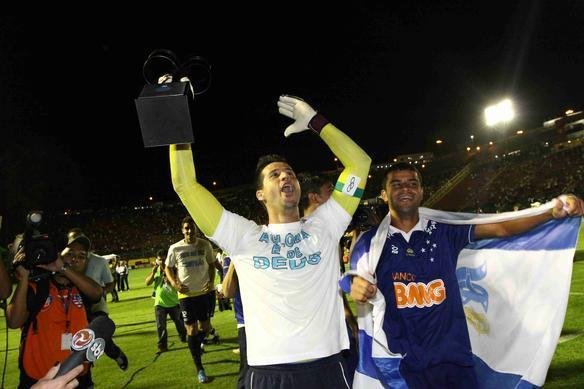 Festa dos jogadores do Cruzeiro no Barrado com a conquista do tricampeonato brasileiro