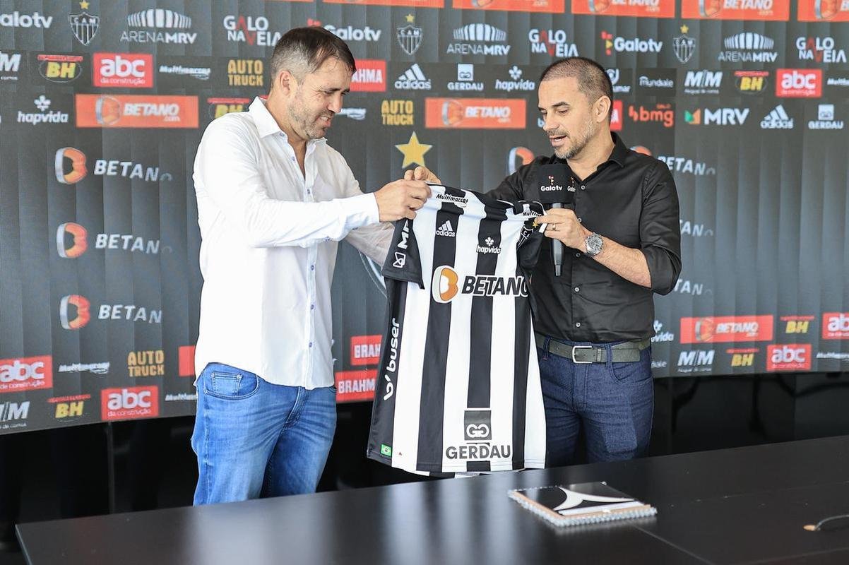 Fotos da apresentao de Eduardo Coudet no Atltico