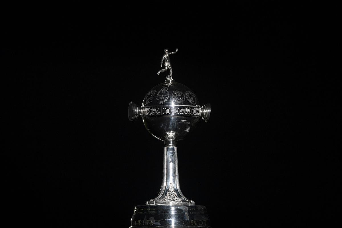 8) Conseguir vaga na Libertadores: Aps sonhar com o ttulo brasileiro, o Atltico agora tem um objetivo claro para as ltimas nove rodadas da competio: conseguir vaga para a prxima edio da Copa Libertadores. Atualmente, o time  o sexto colocado, com 46 pontos ganhos - quatro  frente do Santos, principal perseguidor do G-6.