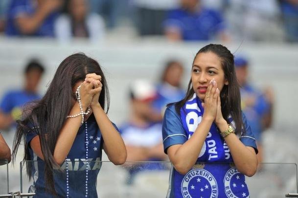 Reaes da torcida do Cruzeiro, no Mineiro, na partida contra o Palmeiras, pela ltima rodada do Campeonato Brasileiro