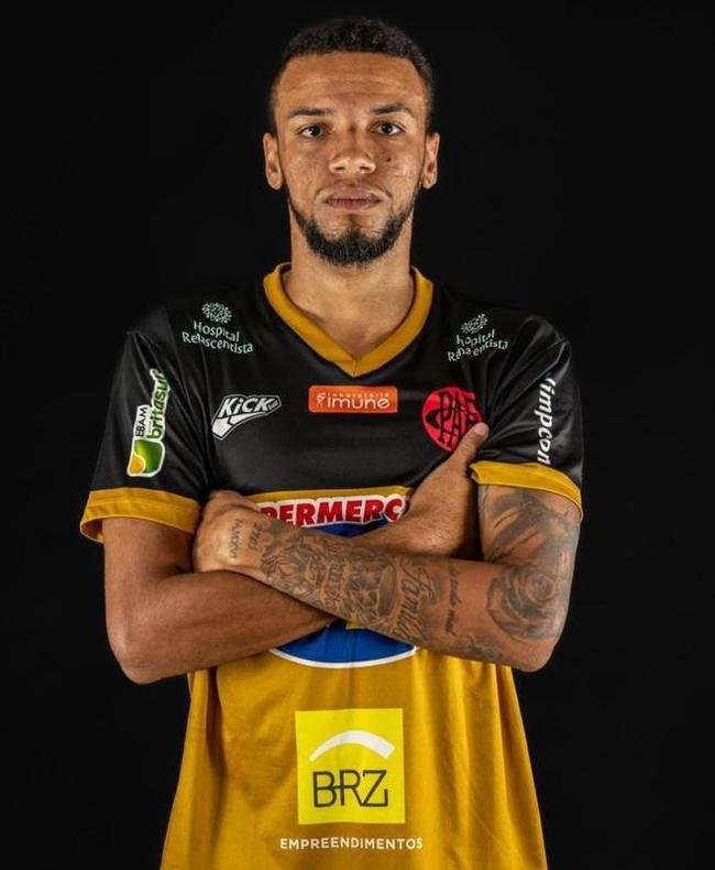 Gabriel Carioca, lateral-esquerdo