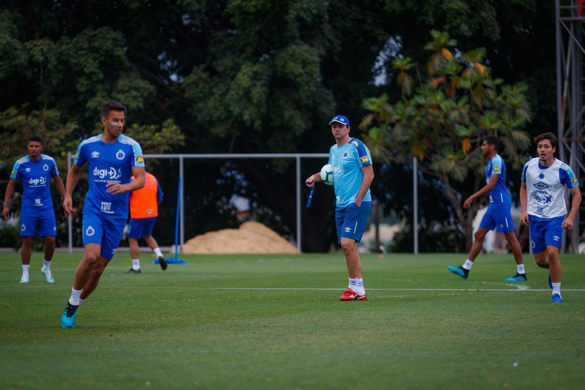 Treino do Cruzeiro nesta segunda-feira, na Toca da Raposa II. Time de Rogrio Ceni enfrenta o Cear na quarta-feira, s 19h30, no Castelo, em Fortaleza, pela 21 rodada do Campeonato Brasileiro