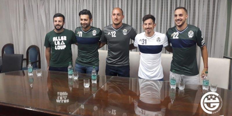 Uniforme do Gimnasia La Plata, da Argentina