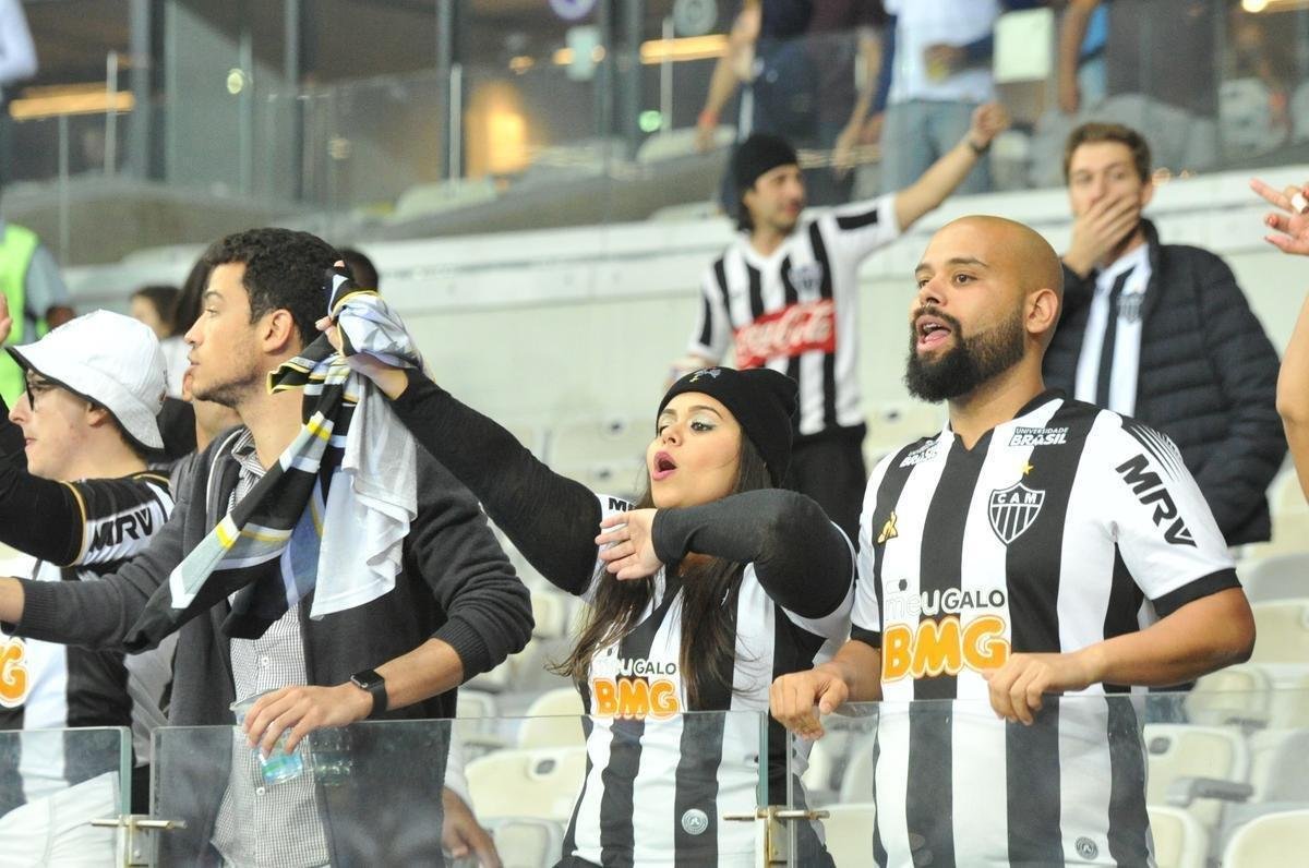 Torcedores do Atltico lotam as arquibancadas do Mineiro para acompanhar a partida vlida pelas quartas de final da Copa do Brasil