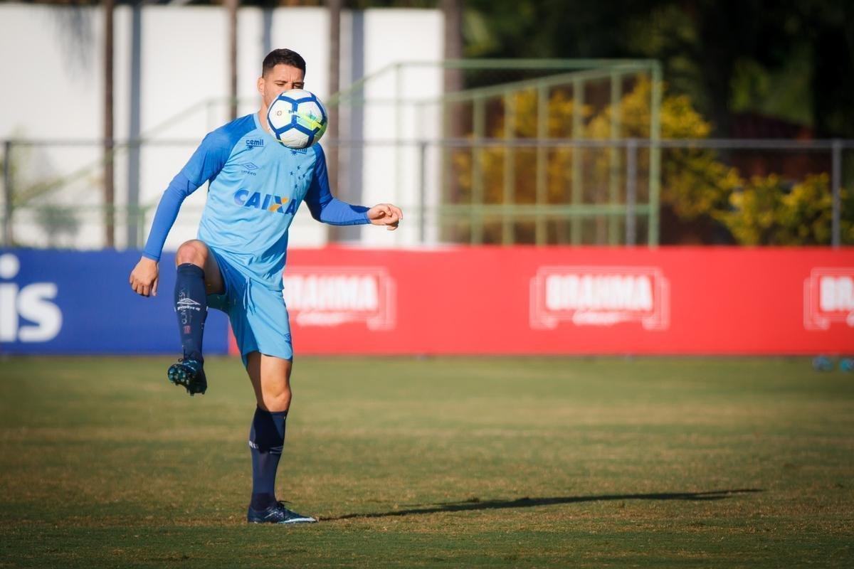 Cruzeiro encerrou preparao para jogo com Palmeiras em treino fechado na Toca da Raposa II
