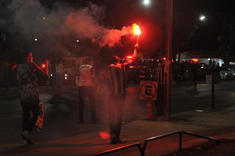 Fotos da torcida do Atltico no pr-jogo contra o Palmeiras no Mineiro