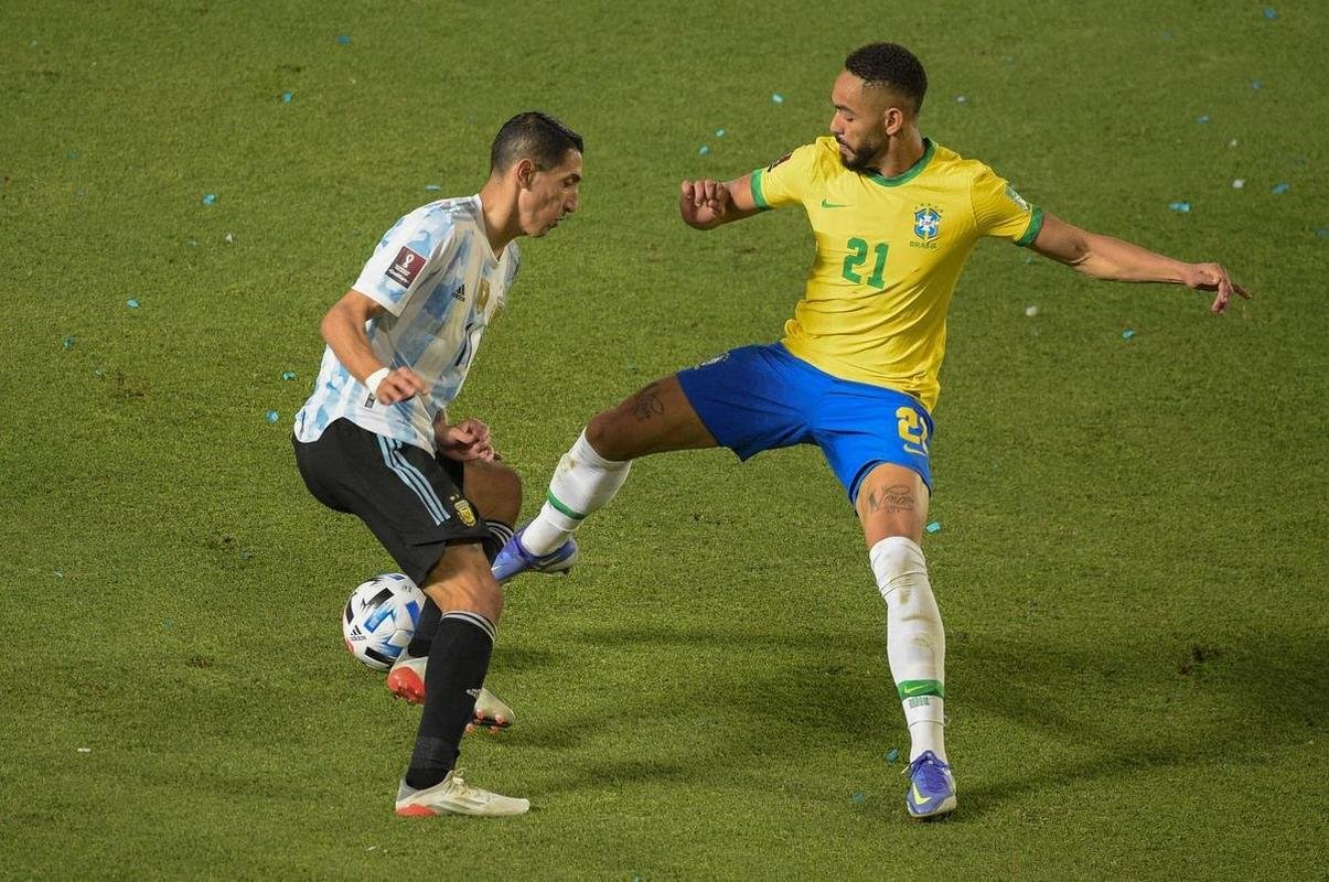 Sem Neymar, Brasil encarou a Argentina em clssco agitado pelas Eliminatrias