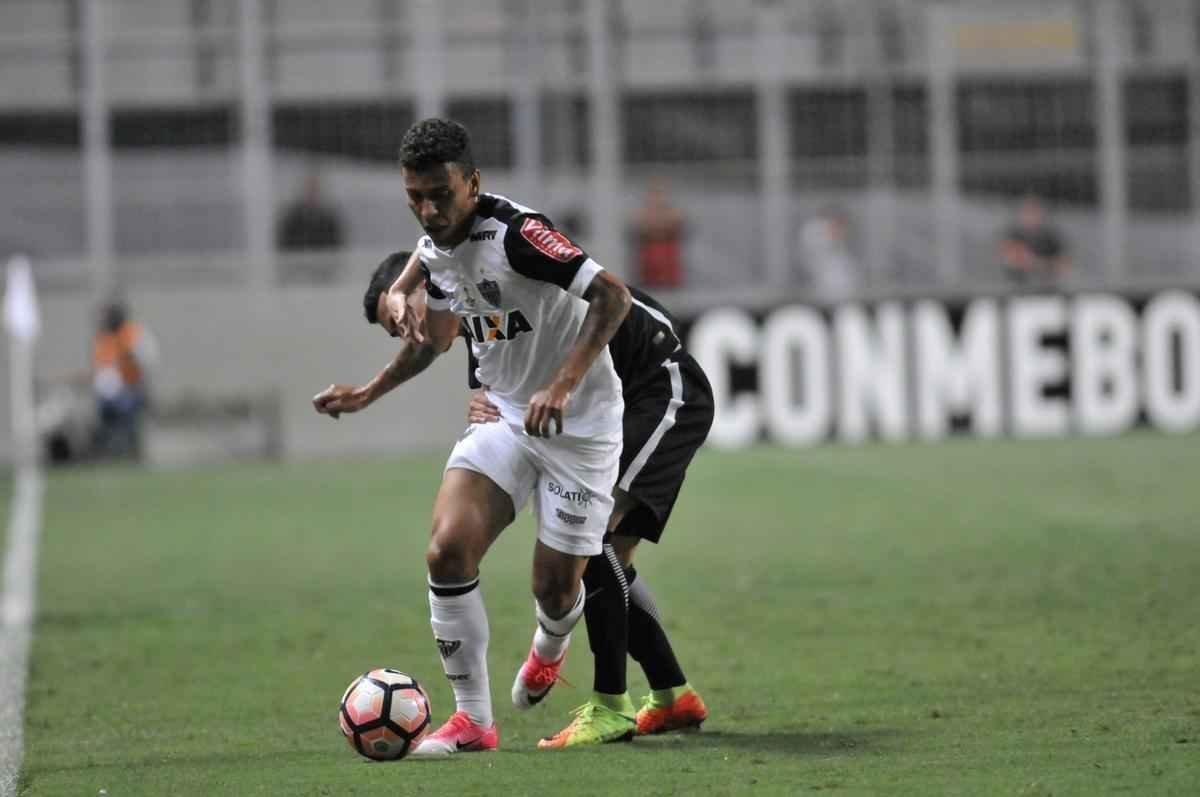 Imagens do duelo entre Atltico e Libertad-PAR, no Independncia, pela Copa Libertadores