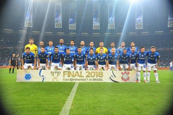 Cruzeiro conseguiu abrir vantagem de 1 a 0 no fim do primeiro tempo, com gol de cabea de Thiago Neves