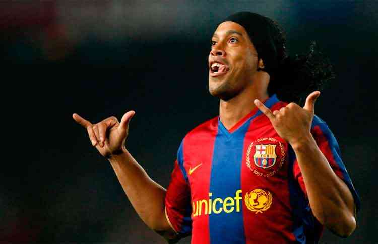 Ronaldinho Gaúcho dá show, mas Barcelona é derrotado pelo Real