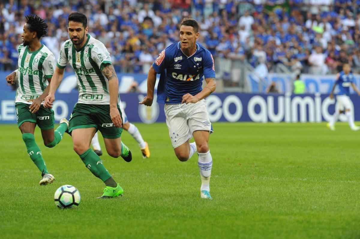 Lance de Cruzeiro e Palmeiras pela 12 rodada do Campeonato Brasileiro 