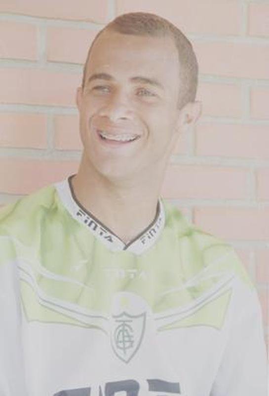 Atacante velocista Rinaldo, revelado pelo Amrica em 1996