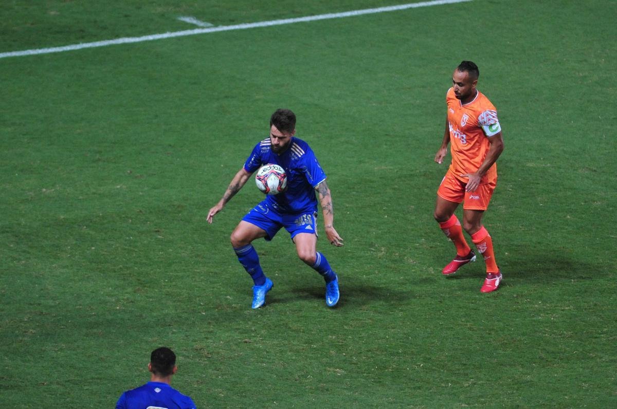 Fotos de Coimbra x Cruzeiro, no Independncia, pela 8 rodada do Mineiro. William Pottker e Felipe Augusto fizeram os gols da vitria celeste por 2 a 0.