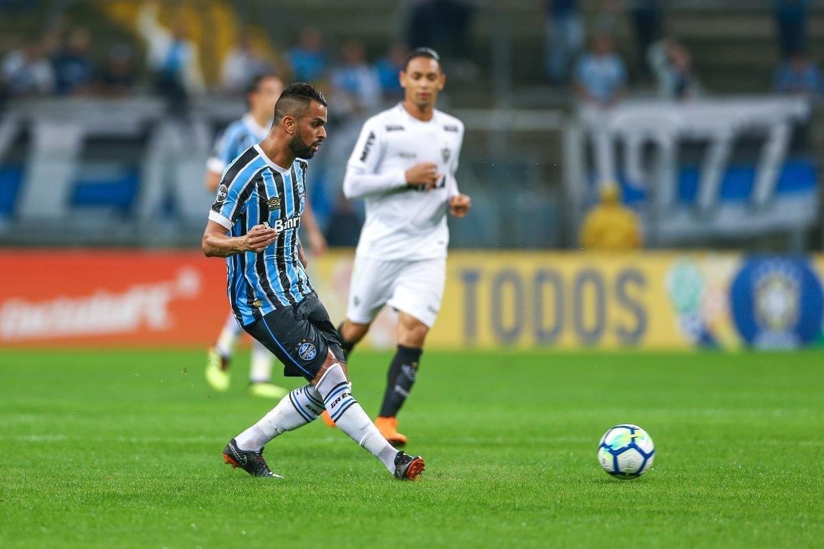 Grmio jogou melhor e conseguiu vitria por 2 a 0 sobre o Atltico na Arena, em Porto Alegre, pela 13 rodada do Campeonato Brasileiro