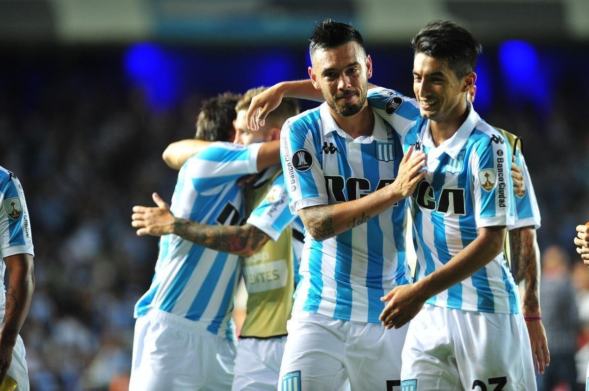 No segundo tempo, Lautaro Martnez marcou o terceiro dele no jogo, Robinho fez de falta para o Cruzeiro e Solari deu nmeros finais ao placar: Racing 4 x 2 Cruzeiro