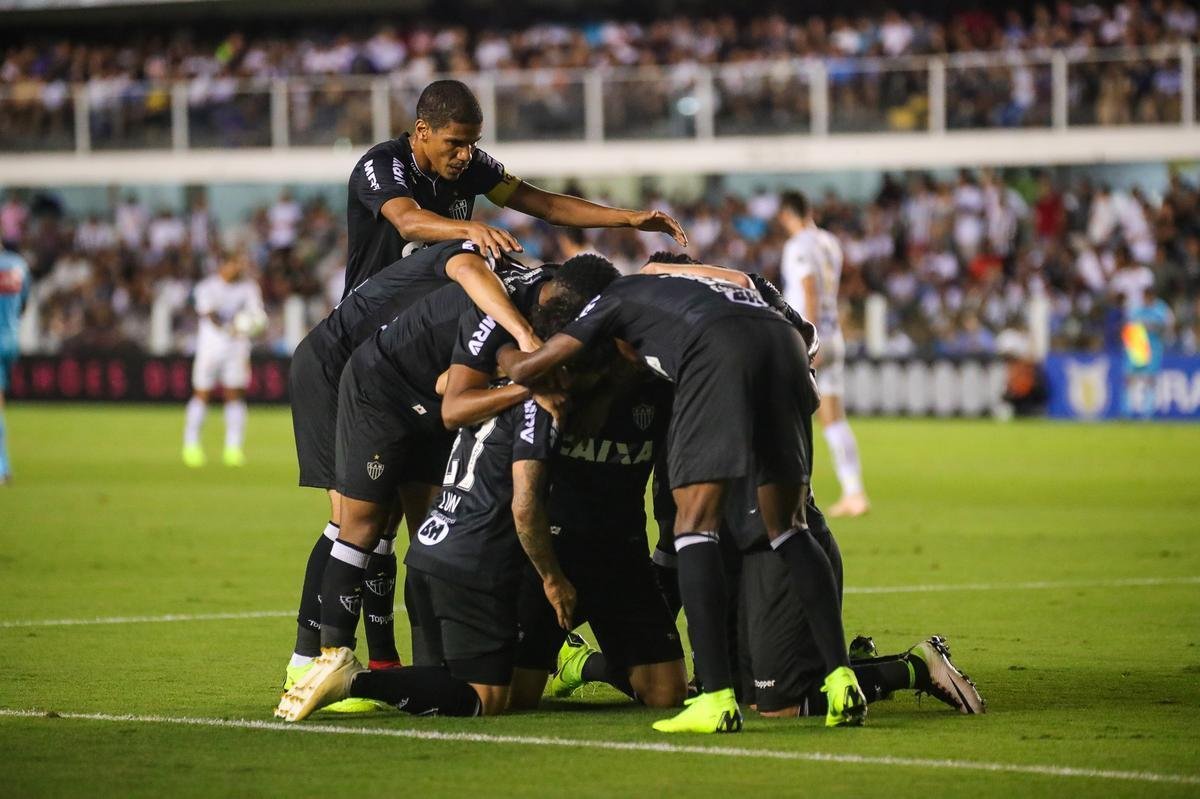 Na Vila Belmiro, Atltico  derrotado pelo Santos por 3 a 2, pela 37 rodada do Campeonato Brasileiro 