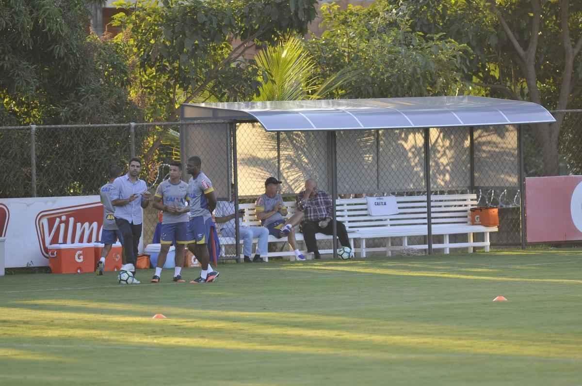 Mano Menezes testou novidades no Cruzeiro para enfrentar o So Paulo na estreia do Brasileiro