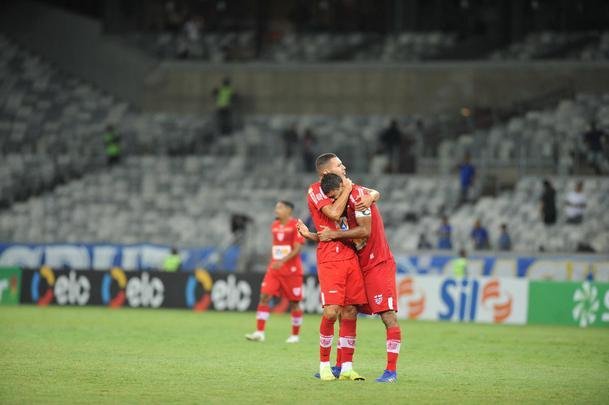 Revs por 2 a 0 para o CRB frustrou torcida do Cruzeiro no Mineiro