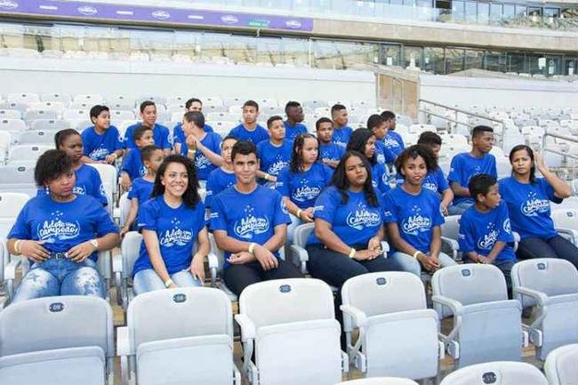 Crian�as e adolescentes conheceram o Mineir�o e participaram de grava��o de v�deo da campanha