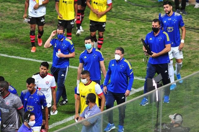 Fotos do duelo entre Cruzeiro e Vitria, no Independncia, em Belo Horizonte, pela 17 rodada da Srie B do Campeonato Brasileiro