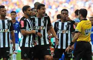 Fred foi expulso aos 25 do primeiro tempo aps dar soco em zagueiro Manoel, do Cruzeiro