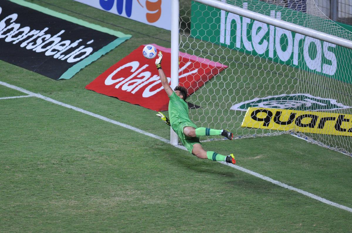 Amrica derrotou Ferrovirio por 3 a 2, nos pnaltis, aps 1 a 1 no tempo normal, e avanou  terceira fase da Copa do Brasil. Goleiro Matheus Cavichioli, com duas defesas nas penalidades, foi o grande heri do Coelho no Independncia, em Belo Horizonte.