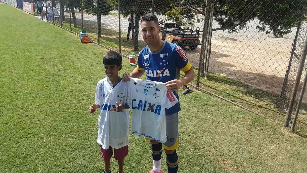 Thiago Neves e Denner trocaram camisas