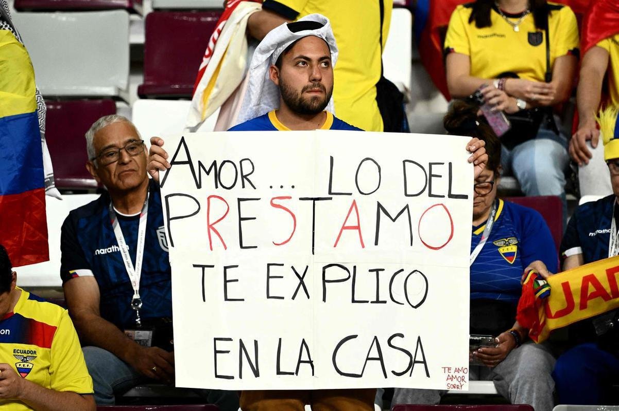 Torcedores de Holanda e Equador no jogo pelo Grupo A da Copa do Mundo.