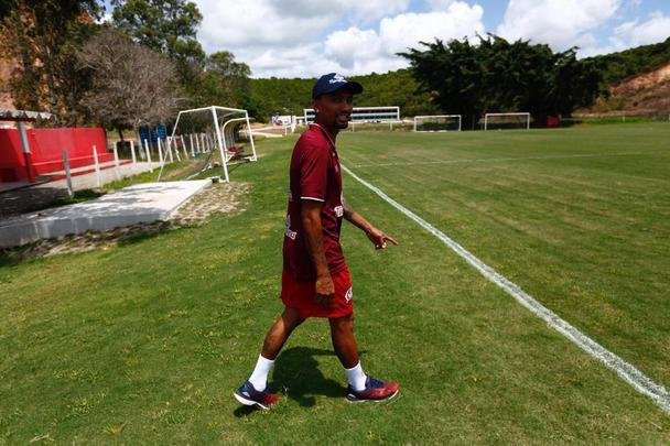 Atacante Kieza foi apresentado em sua terceira passagem no Nutico. Chegando ao clube como maior contratao alvirrubra da temporada, ele vestir a camisa 9 do Timbu.