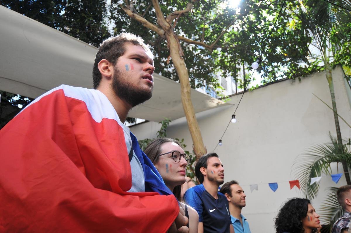 Franceses foram  loucura, em BH, com bicampeonato mundial da seleo na Rssia