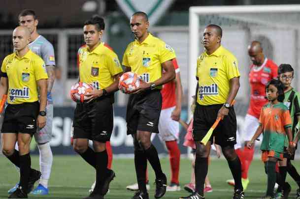 Fotos de Amrica x Tupynambs, no Independncia, pela nona rodada do Campeonato Mineiro