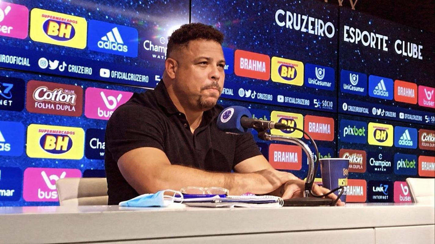 Em sua primeira visita  Toca da Raposa II, Ronaldo concedeu entrevista coletiva e teve contato com jogadores e comisso tcnica do Cruzeiro. Ele tambm se encontrou com scios da categoria Diamante.