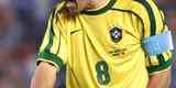 1998 - Na parte frontal de todos os uniformes, havia uma pequena meno  Copa do Mundo; local, assim como as cores (preto ou branco) e o idioma, poderia sofrer variaes