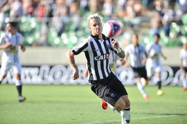 Imagens do duelo entre Atltico e Independncia, no Independncia, pelo Mineiro