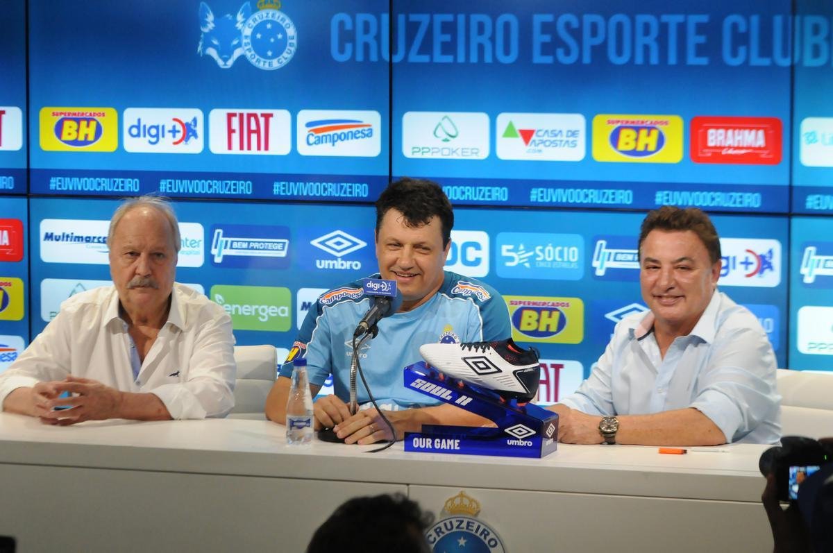 29/11/2019 - to logo oficializou a sada de Abel Braga, o gestor de futebol do Cruzeiro, Zez Perrella, confirmou o retorno do 'amigo' Adilson Batista ao comando do Cruzeiro. O treinador foi apresentado j no perodo da tarde e comandou o primeiro treino. Na chegada, ele prometeu linha dura com 'medalhes' e mostrou otimismo com a reta final do ano. Apesar disso, o tcnico comandou a equipe nas derrotas para Vasco, Grmio e Palmeiras.