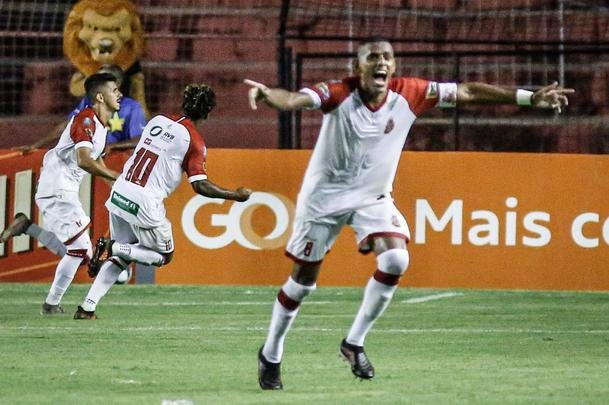 No segundo tempo, o Sport ainda ampliou o placar com Jean Patrick. Porém, com a expulsão do capitão Sander, o Imperatriz tomou a iniciativa do jogo e chegou ao empate com dois gols de Cesinha.