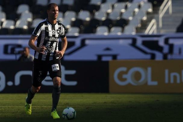Fotos da vitória do Botafogo sobre o Atlético, por 2 a 1, no Engenhão, pela 18ª rodada do Brasileiro