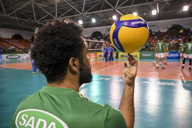Cruzeiro se garantiu na decis�o do Sul-Americano de V�lei ao bater os argentinos do Policial Voley por 3 sets a 0, neste s�bado (5), no Gin�sio do Riacho, em Contagem. As parciais foram de 25/20, 29/27 e 25/16