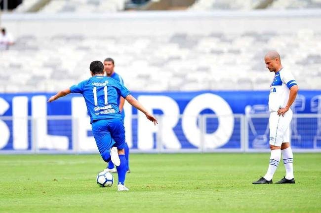 Cruzeiro: time campeo da Trplice Coroa de 2003 venceu equipe de masters por 2 a 1, neste domingo, em jogo festivo realizado no Mineiro