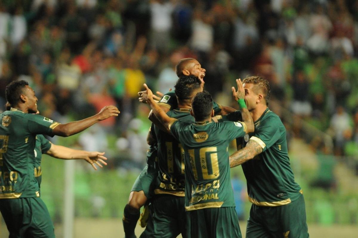 Equipes se enfrentaram, na noite deste domingo, pela penltima rodada do Brasileiro