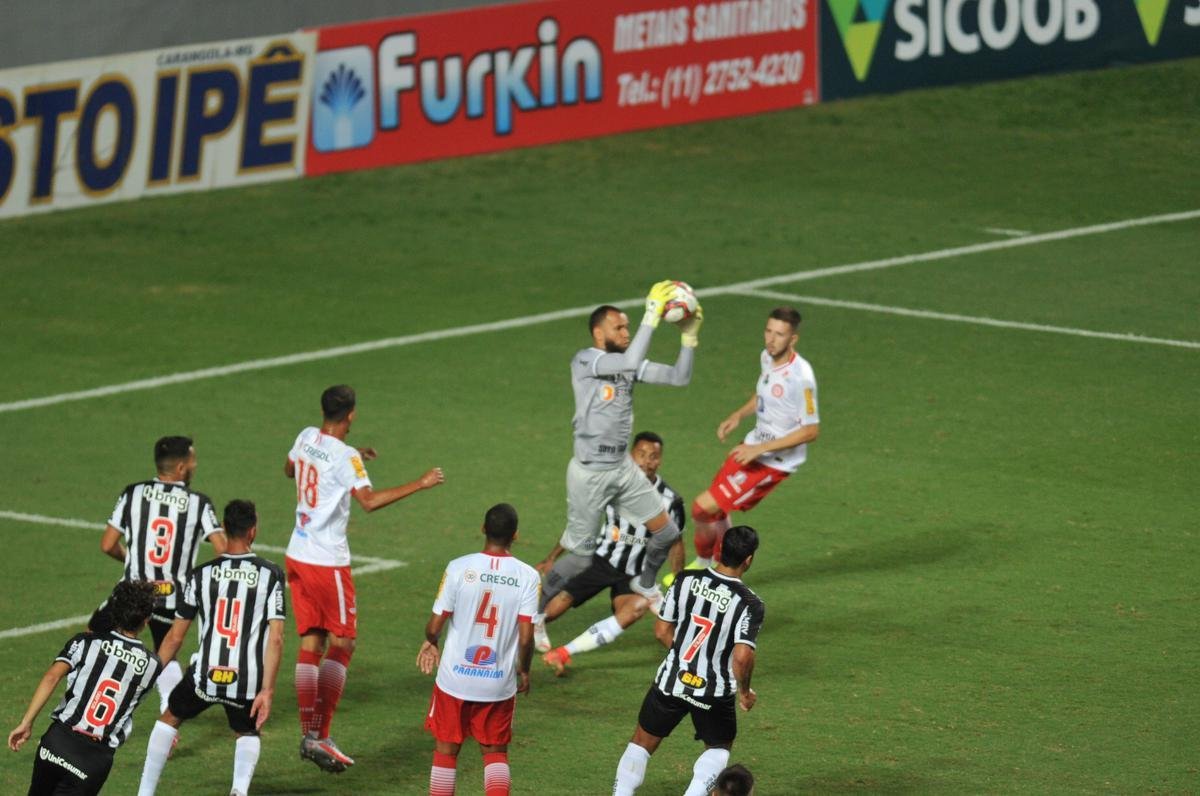 Fotos do jogo de ida da semifinal do Mineiro entre Tombense e Atltico, no Independncia, em Belo Horizonte.