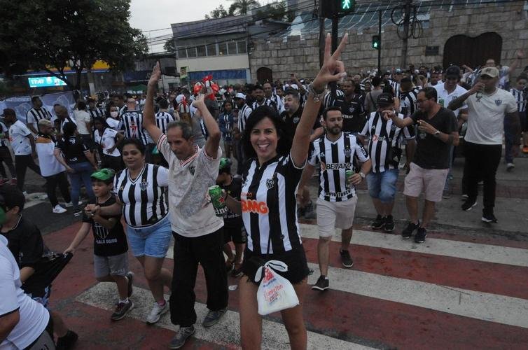 Torcida do Atltico na chegada ao Mineiro para a partida contra o Juventude pela 34 rodada do Campeonato Brasileiro