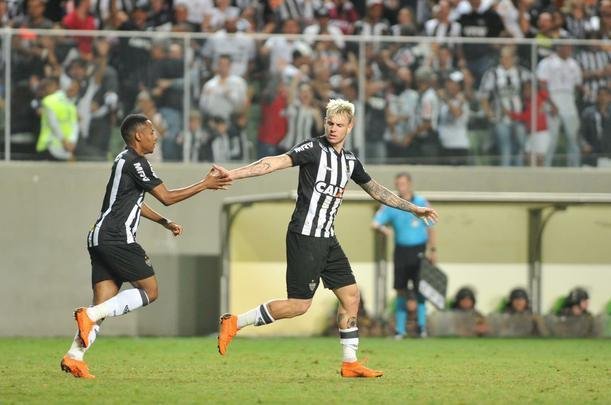 Galo virou no segundo tempo com gols de Rger Guedes e Luan. 