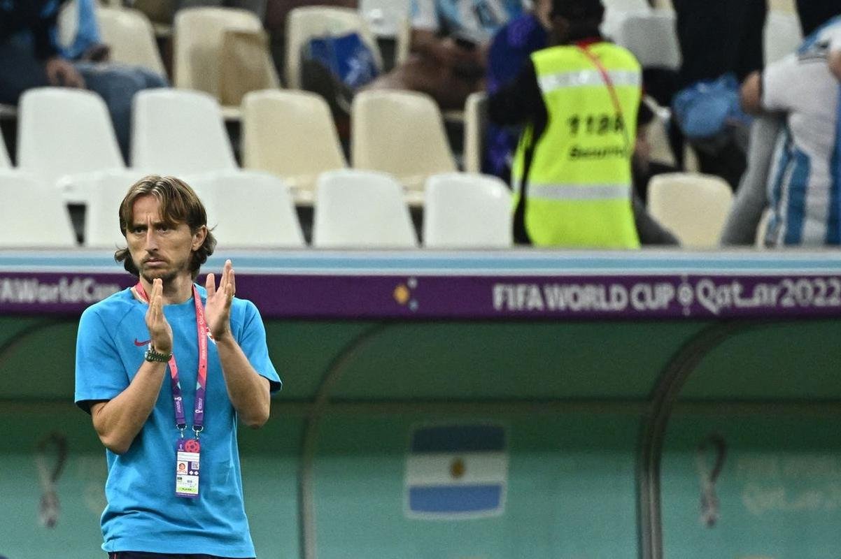Imagens das torcidas de Argentina e Crocia no duelo pela semifinal da Copa do Mundo do Catar, no estdio Lusail