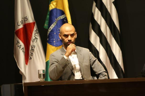 Veja imagens da entrevista coletiva de Srgio Sette Cmara